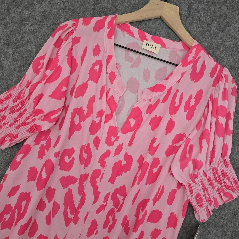 BiBi Blouse Womens M Pink Leopard Print Puff Sleeve‎ Smocked V Neck Tunic Top - Picture 3 of 11